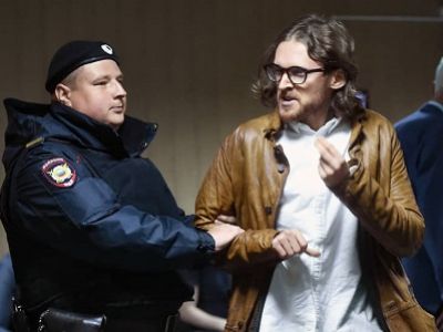 Арест лидера Либертарианской партии России (ЛПР) Михаила Светова. Фото: kommersant.ru Арест лидера Либертарианской партии России (ЛПР) Михаила Светова. Фото: kommersant.ru