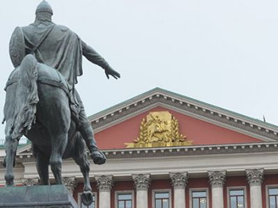 Здание Мэрии Москвы и памятник Юрию Долгорукому. Фото: Сергей Пятаков / РИА Новости Здание Мэрии Москвы и памятник Юрию Долгорукому. Фото: Сергей Пятаков / РИА Новости
