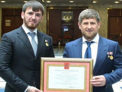 Ислам Кадыров и Рамзан Кадыров. Фото: instagram.com/kadyrov_95 Ислам Кадыров и Рамзан Кадыров. Фото: instagram.com/kadyrov_95