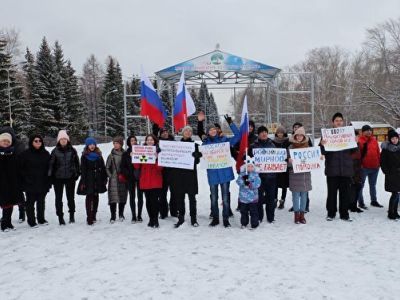 Митинг против урановых "хвостов". Фото: Надежда Райн, Каспаров.Ru Митинг против урановых "хвостов". Фото: Надежда Райн, Каспаров.Ru