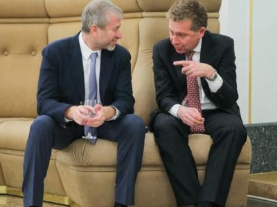 Предприниматель, владелец клуба английской Премьер-лиги "Челси" Роман Абрамович и совладелец Rambler media group Александр Мамут. Источник фото: 24smi.org Предприниматель, владелец клуба английской Премьер-лиги "Челси" Роман Абрамович и совладелец Rambler media group Александр Мамут. Источник фото: 24smi.org