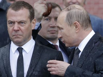 Дмитрий Медведев и Владимир Путин. Фото: Sergei Karpukhin / Reuters Дмитрий Медведев и Владимир Путин. Фото: Sergei Karpukhin / Reuters