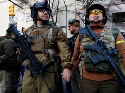 Оружейный митинг в Ричмонде, США, штат Вирджиния. Фото: Оружейный митинг в Ричмонде, США, штат Вирджиния. Фото: