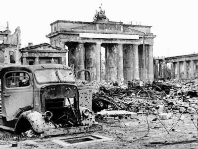 Развалины Берлина, 1945 г. Фото: opive.de Развалины Берлина, 1945 г. Фото: opive.de