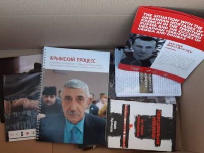 "Подарок" Путину — отчеты о нарушениях в Крыму. Фото: Крым.org "Подарок" Путину — отчеты о нарушениях в Крыму. Фото: Крым.org