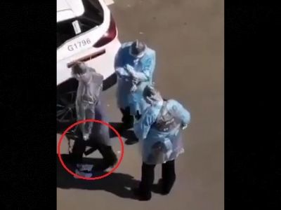 Ухань, вооруженные патрули скорой помощи. Скрин видео: t.me/MRZLKVK Ухань, вооруженные патрули скорой помощи. Скрин видео: t.me/MRZLKVK