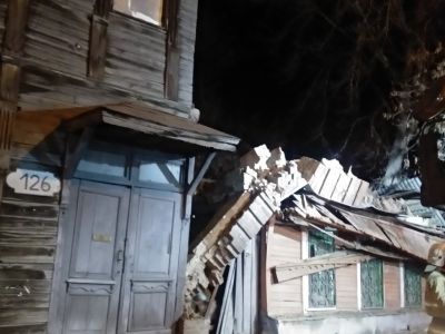 Обрушение стены. Фото: Владимир Лапкин, Каспаров.Ru Обрушение стены. Фото: Владимир Лапкин, Каспаров.Ru
