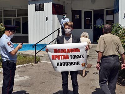 Пикет против изменения Конституции. Фото: Александр Воронин, Каспаров.Ru Пикет против изменения Конституции. Фото: Александр Воронин, Каспаров.Ru