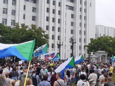 Митинг в Хабаровске в поддержку арестованного экс-губернатора Сергея Фургала. Фото: Штаб Навального в Хабаровске / twitter.com/teamnavalnykhv Митинг в Хабаровске в поддержку арестованного экс-губернатора Сергея Фургала. Фото: Штаб Навального в Хабаровске / twitter.com/teamnavalnykhv