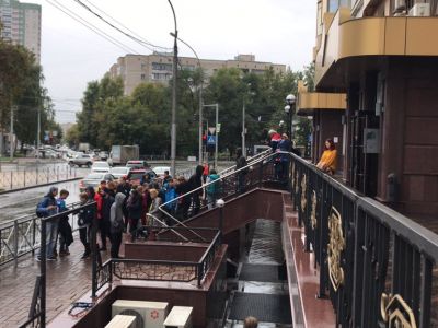 Нападение на штаб коалиции "Новосибирск 2020". Фото: twitter.com/GusevaOlyaa Нападение на штаб коалиции "Новосибирск 2020". Фото: twitter.com/GusevaOlyaa