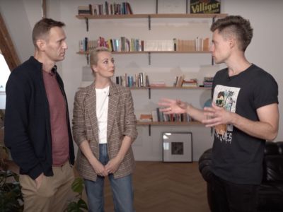 Алексей и Юлия Навальные и Юрий Дудь. Фото: novayagazeta.ru Алексей и Юлия Навальные и Юрий Дудь. Фото: novayagazeta.ru