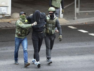 Задержания на "Марше народовластия" в Беларуси. Фото: Reuters Задержания на "Марше народовластия" в Беларуси. Фото: Reuters