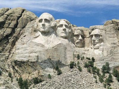 Памятник отцам-основателям США на горе Рашмор. Фото: tvoi54.ru Памятник отцам-основателям США на горе Рашмор. Фото: tvoi54.ru