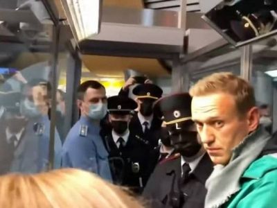 Навальный в "Шереметьево". Фото: Псковская Лента Новостей Навальный в "Шереметьево". Фото: Псковская Лента Новостей