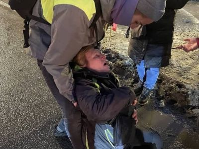 Маргарита Юдина после нападения ОМОНовца, 23.01.21, Санкт-Петербург. Фото: t.me/bazabazon Маргарита Юдина после нападения ОМОНовца, 23.01.21, Санкт-Петербург. Фото: t.me/bazabazon