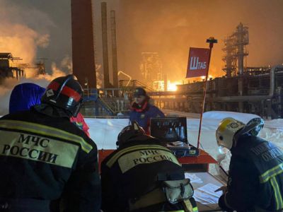 Взрыв на заводе Уфаоргсинтез. Фото: МЧС РФ Взрыв на заводе Уфаоргсинтез. Фото: МЧС РФ
