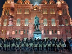 Оцепление на Манежной площади в Москве в день решения суда по замене условного срока реальным Алексею Навальному по делу "Ив Роше", 2 февраля 2020 года. Фото: "Открытые медиа" Оцепление на Манежной площади в Москве в день решения суда по замене условного срока реальным Алексею Навальному по делу "Ив Роше", 2 февраля 2020 года. Фото: "Открытые медиа"