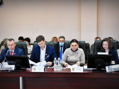 Депутаты на сессии Пензенской гордумы. Фото: Александр Воронин, Каспаров.Ru Депутаты на сессии Пензенской гордумы. Фото: Александр Воронин, Каспаров.Ru
