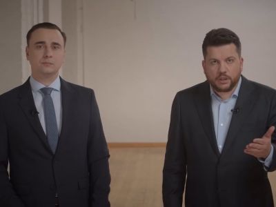Иван Жданов и Леонид Волков (слева направо). Фото: Алексей Навальный / YouTube Иван Жданов и Леонид Волков (слева направо). Фото: Алексей Навальный / YouTube