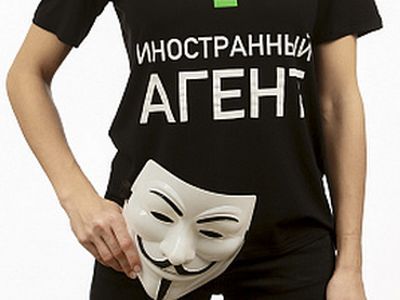 Футболка "Иностранный агент". Фрагмент фото: shop-rt.com Футболка "Иностранный агент". Фрагмент фото: shop-rt.com