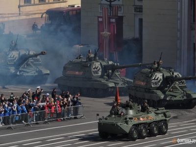 Парад на Дворцовой пл. в Санкт-Петербурге, 9.05.21. Фото: www.fontanka.ru Парад на Дворцовой пл. в Санкт-Петербурге, 9.05.21. Фото: www.fontanka.ru