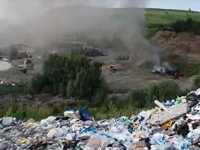 Отходы от коронавирусного госпиталя на свалке. Фото: Вконтакте Отходы от коронавирусного госпиталя на свалке. Фото: Вконтакте
