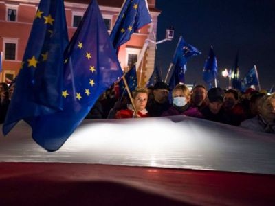 Митинг против решения Конституционного суда Польши, 10.10.2021. Фото: Getty Images Митинг против решения Конституционного суда Польши, 10.10.2021. Фото: Getty Images