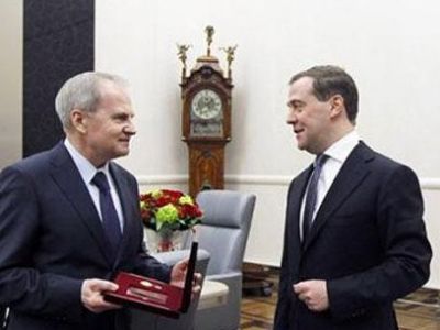 Валерий Зорькин и Дмитрий Медведев. Фото: pravda19.ru Валерий Зорькин и Дмитрий Медведев. Фото: pravda19.ru