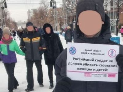 Пикет против ввода российских войк. Фото: Марина Садчикова, Каспаров.Ru Пикет против ввода российских войк. Фото: Марина Садчикова, Каспаров.Ru