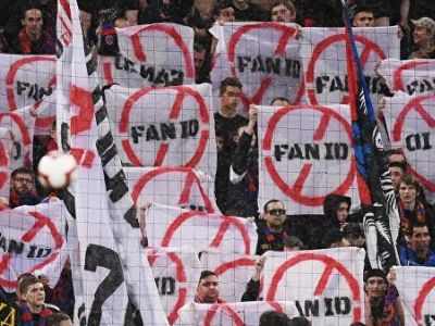 Болельщики держат плакаты с перечеркнутой надписью "FAN ID" во время матча 27-го тура чемпионата России по футболу среди клубов Премьер-лиги между командами ПФК ЦСКА (Москва) и ФК "Динамо" (Москва). Фото: Алексей Филиппов / РИА Новости Болельщики держат плакаты с перечеркнутой надписью "FAN ID" во время матча 27-го тура чемпионата России по футболу среди клубов Премьер-лиги между командами ПФК ЦСКА (Москва) и ФК "Динамо" (Москва). Фото: Алексей Филиппов / РИА Новости