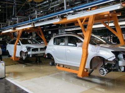 Сборка новых автомобилей на заводе "АвтоВАЗ" в Тольятти. Фото: Анар Мовсумов / РИА Новости Сборка новых автомобилей на заводе "АвтоВАЗ" в Тольятти. Фото: Анар Мовсумов / РИА Новости