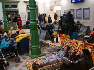 Прибывшие на поезде из Киева люди во временном убежище в городе Пшемысль (Польша). Фото: Omar Marques / Getty Images Прибывшие на поезде из Киева люди во временном убежище в городе Пшемысль (Польша). Фото: Omar Marques / Getty Images