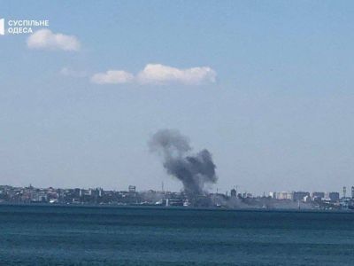 Удар "Калибрами" по порту Одессы Фото: Суспiльне Одеса Удар "Калибрами" по порту Одессы Фото: Суспiльне Одеса