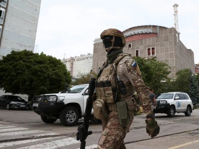 Военный РФ во время визита МАГАТЭ на Запорожскую АЭС Фото: Сергей Мальгавко / ТАСС Военный РФ во время визита МАГАТЭ на Запорожскую АЭС Фото: Сергей Мальгавко / ТАСС
