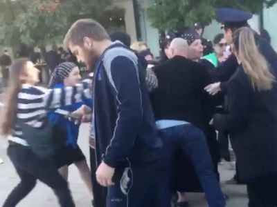Дагестан, протесты против мобилизации, 25.09.22. Скрин видео: t.me/zerkalo_io Дагестан, протесты против мобилизации, 25.09.22. Скрин видео: t.me/zerkalo_io