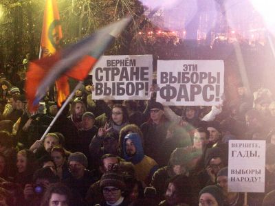 Митинг на Чистых прудах в Москве против фальсификаций на выборах в Госдуму, 5 декабря 2011 года. Фото: А. Махонин / Ведомости Митинг на Чистых прудах в Москве против фальсификаций на выборах в Госдуму, 5 декабря 2011 года. Фото: А. Махонин / Ведомости