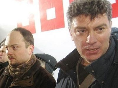 Владимир Кара-Мурза и Борис Немцов на митинге, 2011 г. Фото: lb.ua Владимир Кара-Мурза и Борис Немцов на митинге, 2011 г. Фото: lb.ua