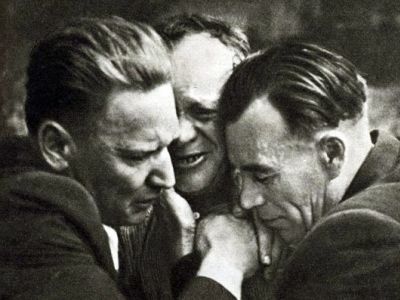 Встреча боевых друзей, 1956 год (герои Брестской крепости Петр Гаврилов, Александр Семененко и Николай Зориков). Фото: М.Ганкин, newsvostok.ru Встреча боевых друзей, 1956 год (герои Брестской крепости Петр Гаврилов, Александр Семененко и Николай Зориков). Фото: М.Ганкин, newsvostok.ru