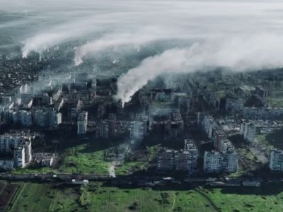 Разрушения в Бахмуте. Скрин видео: t.me/arrowsmap Разрушения в Бахмуте. Скрин видео: t.me/arrowsmap