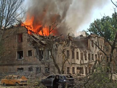 Удар по больнице. Фото: УНИАН Удар по больнице. Фото: УНИАН