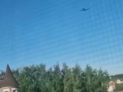 Дрон, летящий в сторону Москвы, 30.05.23. Скрин видео: t.me/truth_aggregator Дрон, летящий в сторону Москвы, 30.05.23. Скрин видео: t.me/truth_aggregator
