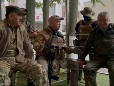 Евгений Пригожин в штабе ЮВО, Ростов-на-Дону, 24.06.23. Фото: t.me/stormdaily Евгений Пригожин в штабе ЮВО, Ростов-на-Дону, 24.06.23. Фото: t.me/stormdaily