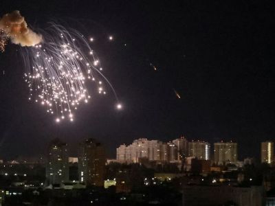Взрыв дрона виден в небе над Киевом, 10 сентября 2023 года. Фото: Gleb Garanich / Reuters Взрыв дрона виден в небе над Киевом, 10 сентября 2023 года. Фото: Gleb Garanich / Reuters