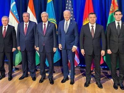 Лидеры стран Центральной Азии и США. Фото: "Ведомости" Лидеры стран Центральной Азии и США. Фото: "Ведомости"