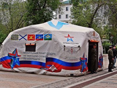 Набор добровольцев на улице. Фото: Александр Воронин, Каспаров.Ru Набор добровольцев на улице. Фото: Александр Воронин, Каспаров.Ru