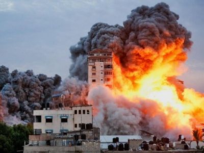 Взрыв высотного здания в Газе, 7 октября. Фото: Ahmed Zakot / Reuters Взрыв высотного здания в Газе, 7 октября. Фото: Ahmed Zakot / Reuters
