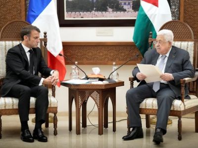 Президент Франции Эмманюэль Макрон и глава Палестинской национальной автономии Махмуд Аббас. Фото: Reuters Президент Франции Эмманюэль Макрон и глава Палестинской национальной автономии Махмуд Аббас. Фото: Reuters