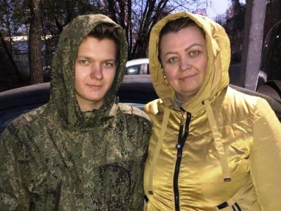 Владислав с матерью перед войной. Фото: Сергей Горчаков, Каспаров.Ru Владислав с матерью перед войной. Фото: Сергей Горчаков, Каспаров.Ru