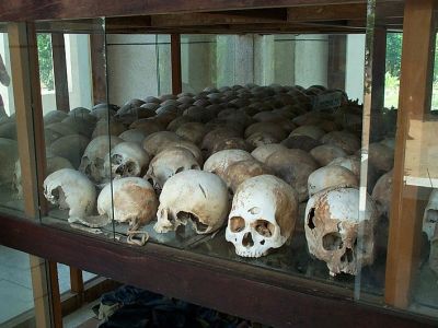 Черепа с "полей смерти" в Камбодже. Музей геноцида в Туолсленге. Фото: ru.wikipedia.org Черепа с "полей смерти" в Камбодже. Музей геноцида в Туолсленге. Фото: ru.wikipedia.org