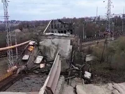Обрушение моста. Фото: "Живой журнал" Обрушение моста. Фото: "Живой журнал"